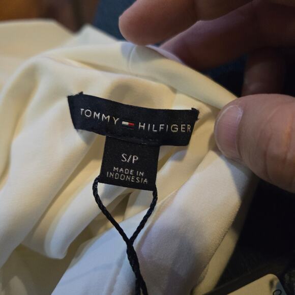 Tommy Hilfiger Ivory Sleeveless Blouse Size Small NWT - Picture 3 of 11